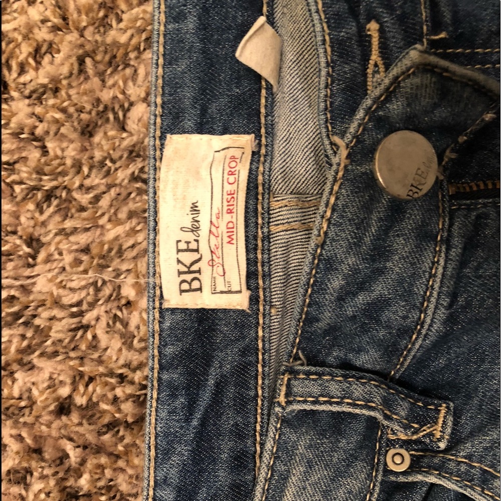 Buckle BKE Stella crop